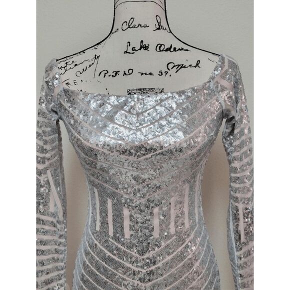 HOT MIAMI STYLES Silver Sequin Off Shoulders Sexy Mini Bodycon Party Dress S - Picture 11 of 16